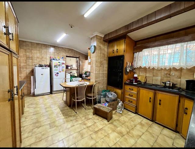 4 BEDROOM HOUSE FOR SALE IN BISHOP LAVIS